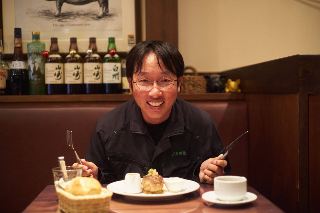 うしろ向きで始まった食べ歩きも今や16年目！ハンバーグ測量士・五島鉄平さんが一線に居続けるための密かな矜持