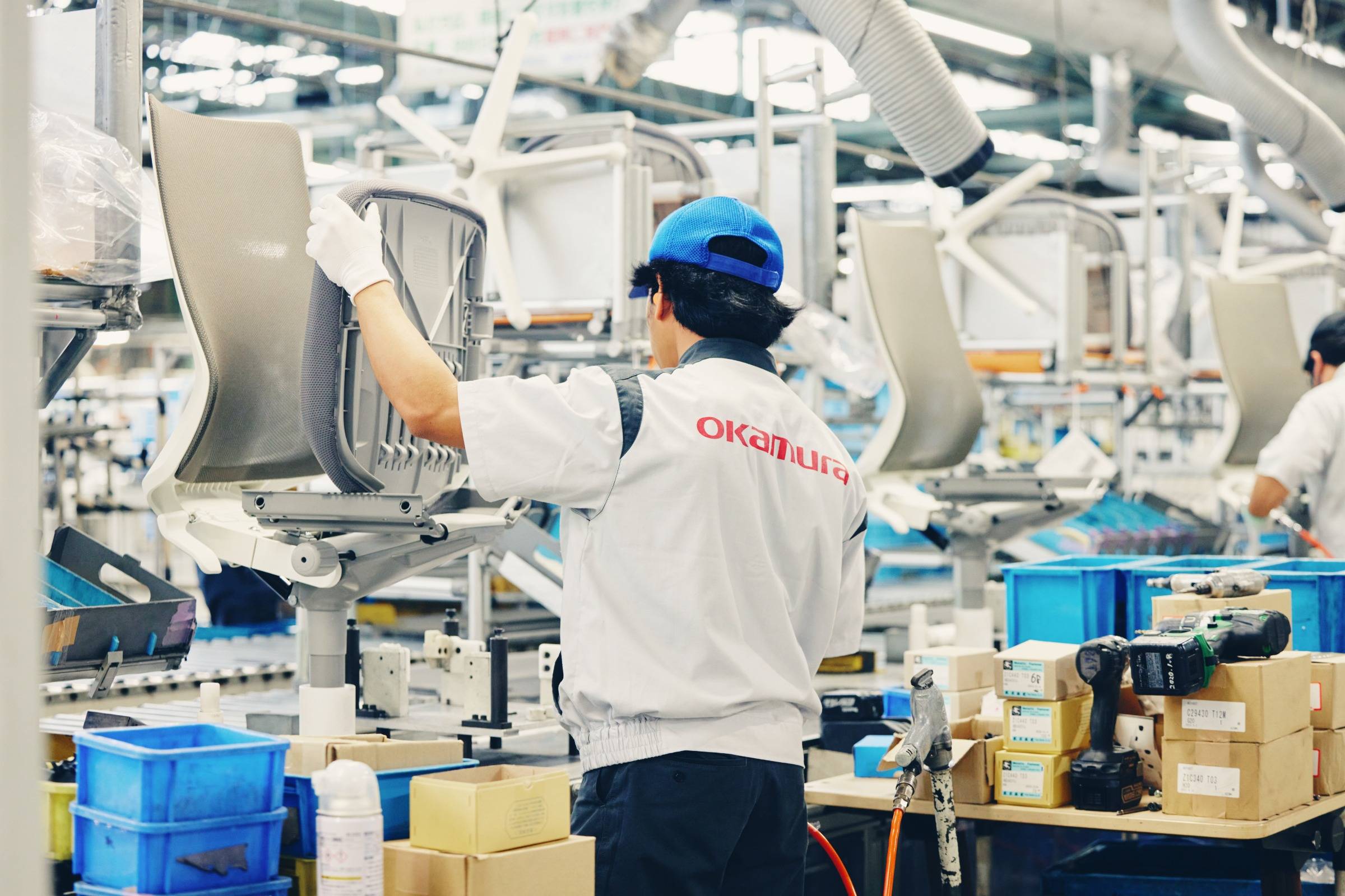 前編】国内屈指の椅子生産工場に潜入〜オカムラのオフィスチェアが
