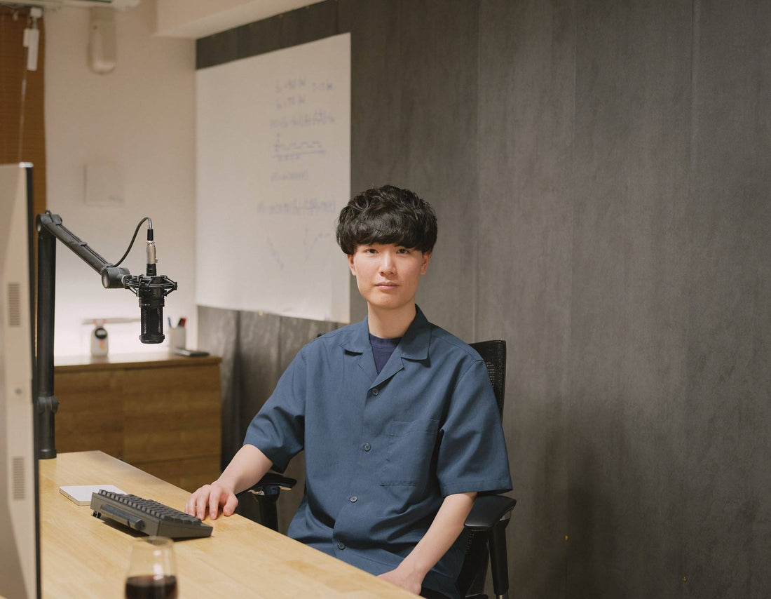 生活感をそぎ落として、集中力と作業効率を高める。理系YouTuber・ラムダさんの“ノイズ最小化”なワークスペース