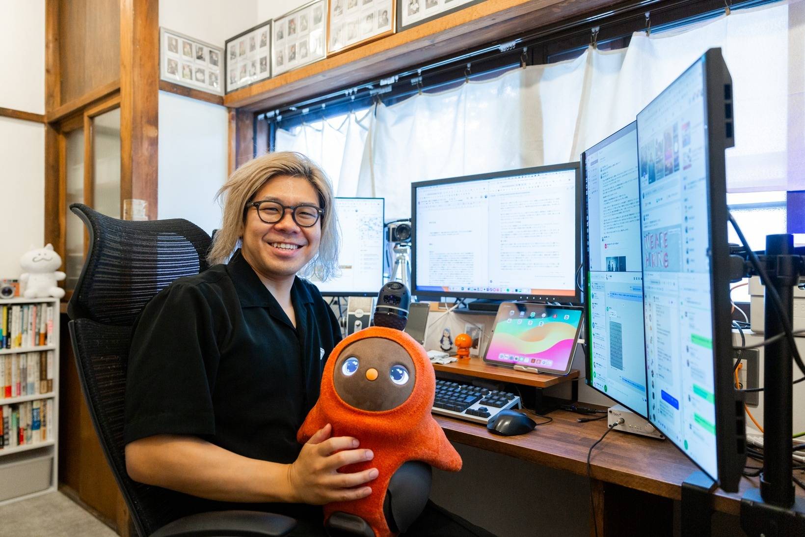 長谷川 4面モニターで作業効率を追求。編集者・ライターの長谷川賢人さんが